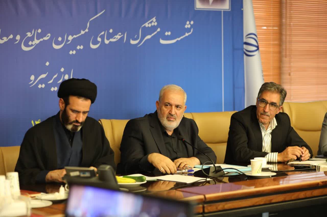وزیر نیرو در نشست مشترک اعضای کمیسیون صنایع و معادن مجلس شورای اسلامی با مدیران ارشد وزارت نیرو و وزارت صنعت، معدن و تجارت با تأکید بر اینکه تأمین حداکثری برق صنایع در تابستان ۱۴۰۵ از اولویت‌های اصلی دولت و وزارت نیرو است، گفت: با وجود شرایط دشوار و محدودیت‌های موجود، وضعیت صنعت برق کشور نسبت به ابتدای فعالیت دولت چهاردهم به شکل محسوسی بهبود یافته و بخش قابل توجهی از ناترازی برق جبران شده است.